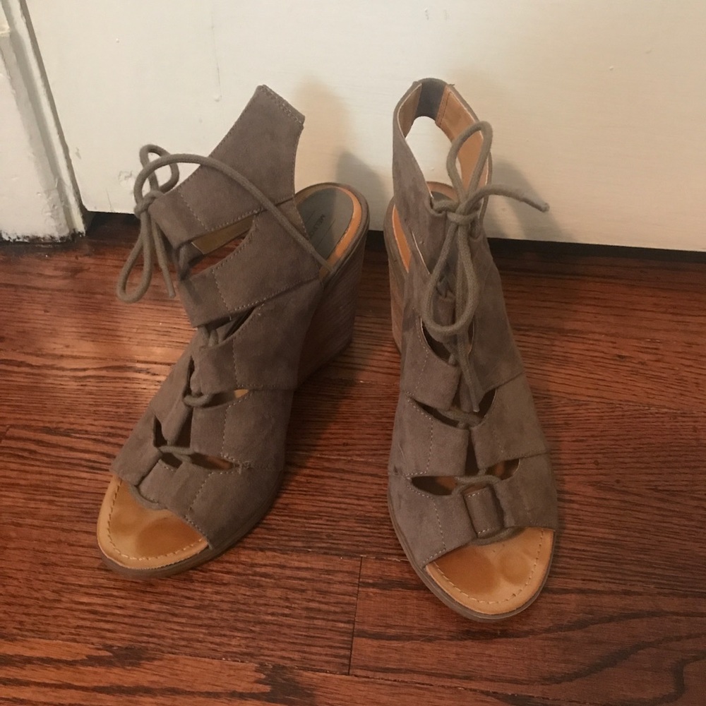 Taupe Melrose & Market wedges